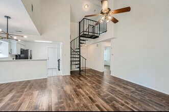 12408 Coronet St in Austin, TX - Foto de edificio - Building Photo