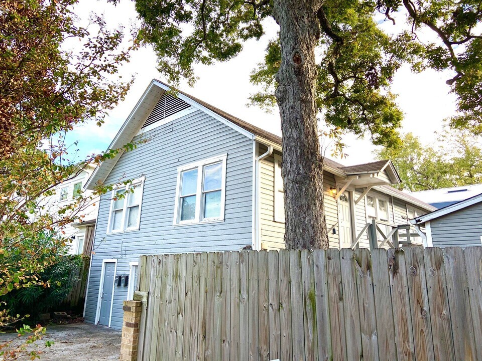 1135 Woodland St in Houston, TX - Building Photo