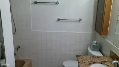 6110 N Kenmore Ave-Unit -Unit 204 in Chicago, IL - Foto de edificio - Building Photo