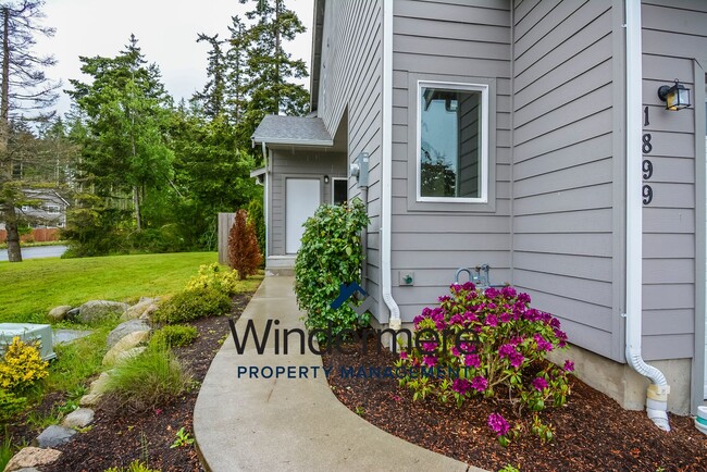 1899 SW Cooper Way in Oak Harbor, WA - Building Photo - Building Photo