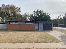 2517 47th St in Lubbock, TX - Building Photo