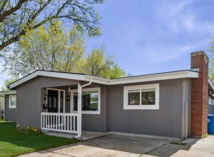 413 Chestnut St in Mountain Home, ID - Building Photo - Building Photo