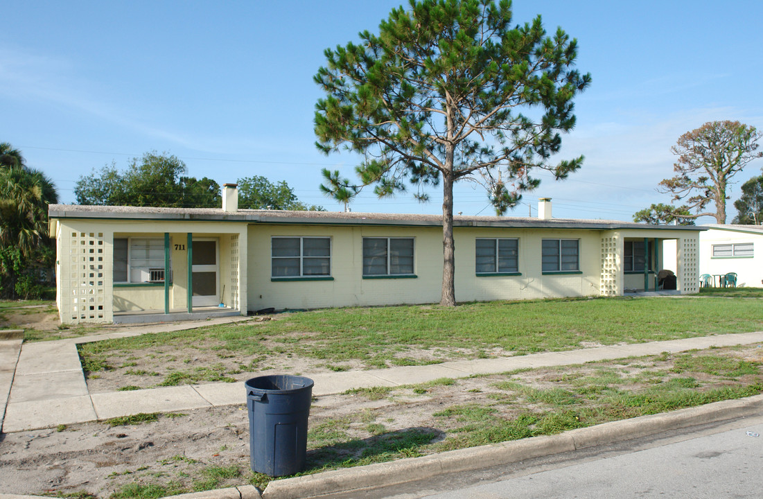 711 Barbara Jenkins St in Cocoa, FL - Building Photo