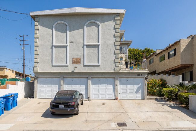 2103 Carnegie Ln in Redondo Beach, CA - Building Photo - Building Photo