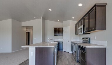 17655 N Newdale Ave in Nampa, ID - Building Photo - Building Photo