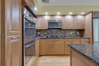 52 Rayburn Rd in Belmont, MA - Foto de edificio - Building Photo