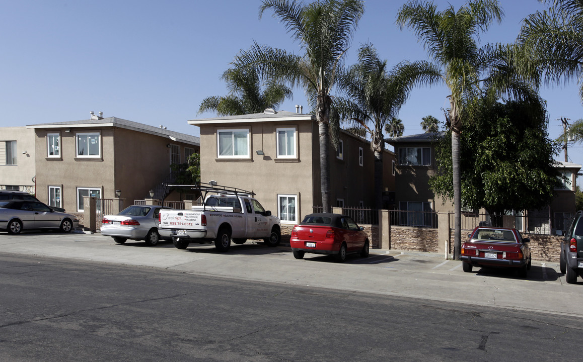 Palm Terrace in San Diego, CA - Building Photo