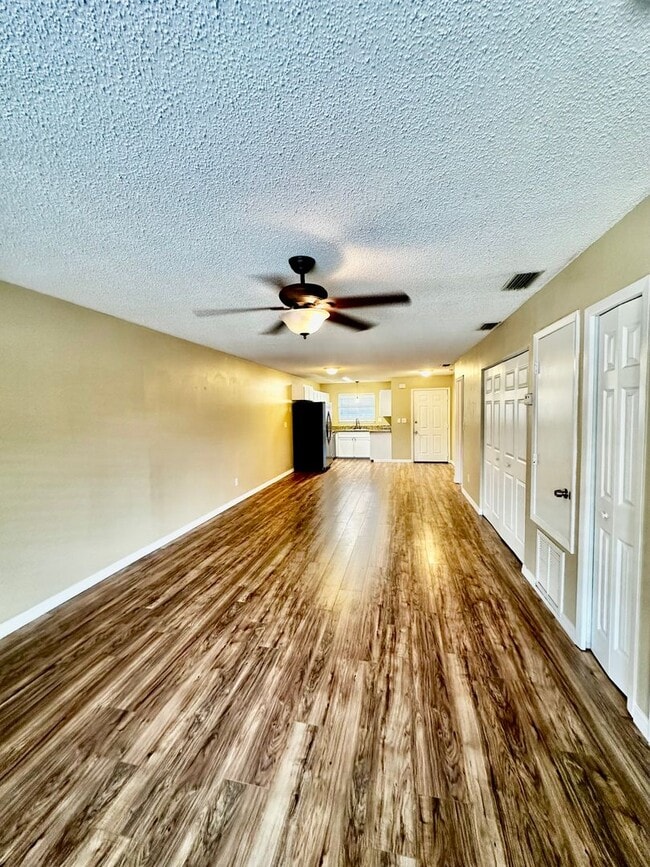 313 Dirksen Dr in Debary, FL - Building Photo - Building Photo