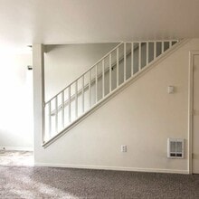 548 NE Negus Lp in Redmond, OR - Building Photo - Building Photo