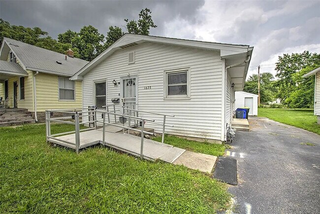 1628 N Oakland Ave in Decatur, IL - Building Photo - Building Photo