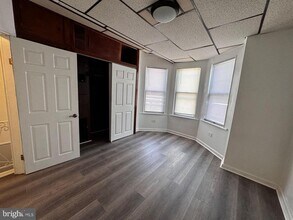 210 N Avondale St in Philadelphia, PA - Building Photo - Building Photo
