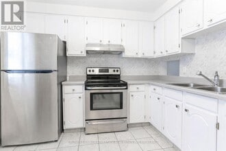 5815 Swayze Dr in Niagara Falls, ON - Building Photo - Building Photo