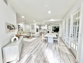 101 Colonade Cir in Naples, FL - Building Photo - Building Photo