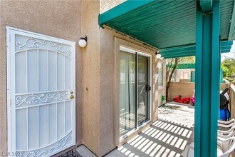 5237 Steinbrenner Ln in Las Vegas, NV - Building Photo - Building Photo