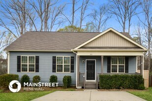 353 Chamberlain Dr in Clayton, NC - Building Photo