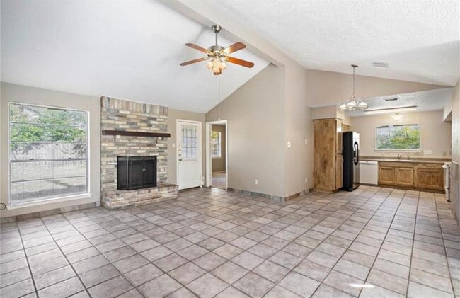 5902 Heather St in League City, TX - Building Photo - Building Photo