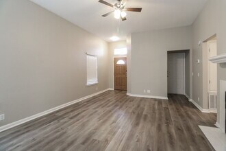 21203 Grand National Ave in Pflugerville, TX - Foto de edificio - Building Photo