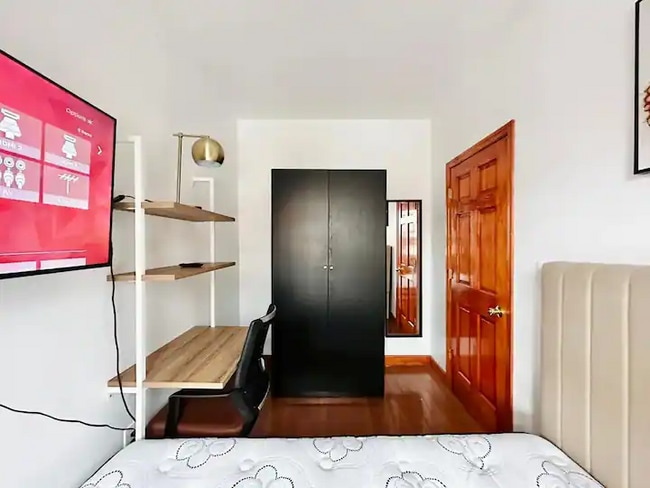 Furnished room/NOT APARTMENT, Unit 2 in Queens, NY - Building Photo - Building Photo