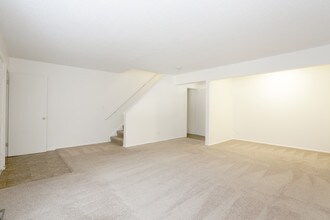 Westbury Park Townhomes in Champaign, IL - Foto de edificio - Interior Photo