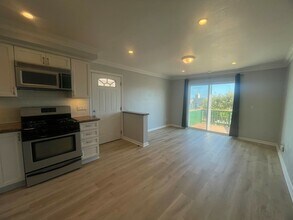 620 Spruce Ave in South San Francisco, CA - Building Photo - Building Photo