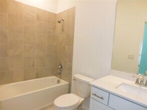 19125 Moscato Ct in Venice, FL - Building Photo - Building Photo