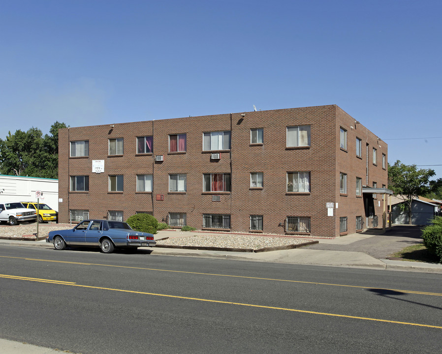 Coachmen Apartments in Aurora, CO - Building Photo