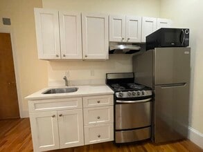 11 Englewood Ave, Unit 5 in Brookline, MA - Building Photo - Building Photo