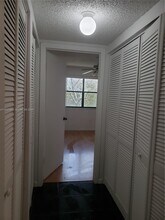 601 Ives Dairy Rd in Miami, FL - Building Photo - Building Photo