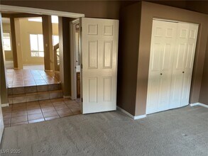8640 Castle Hill Ave in Las Vegas, NV - Building Photo - Building Photo