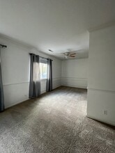 6129 N Jayar Dr, Unit Jayar Dr Unit in Peoria, IL - Foto de edificio - Building Photo