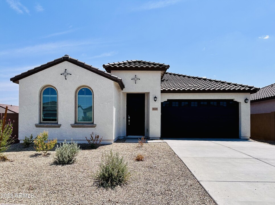 9329 W Encinas Ln in Tolleson, AZ - Building Photo