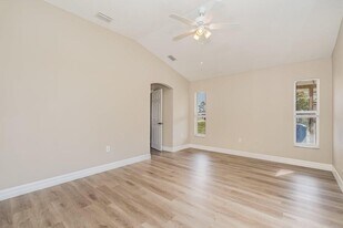 328 Hammonton St SW in Palm Bay, FL - Building Photo