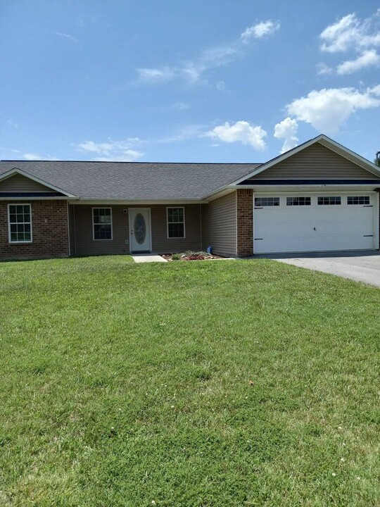 1178 Rosella Dr in White Pine, TN - Building Photo