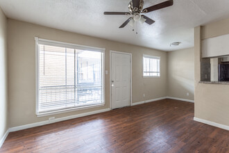 Schroeder Apartments in Houston, TX - Building Photo - Interior Photo