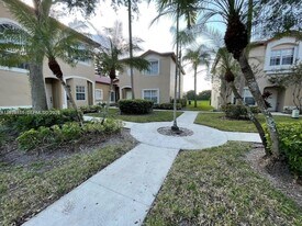16309 Emerald Cove Rd in Weston, FL - Building Photo