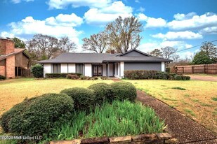 1011 Mcdale Ln in Madison, MS - Building Photo