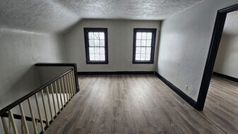 118-118.5-1185 Wood St in Ontario, OH - Building Photo