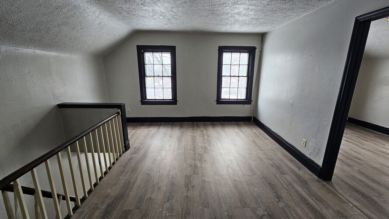 118-118.5-1185 Wood St in Ontario, OH - Building Photo