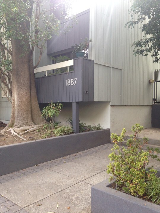 1887 Greenfield Ave, Unit 105 in Los Angeles, CA - Building Photo