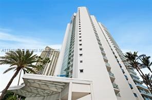 16485 Collins Ave, Unit # 736 in Sunny Isles Beach, FL - Foto de edificio - Building Photo