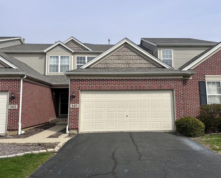 145 Neutrenton Ave in Elgin, IL - Building Photo