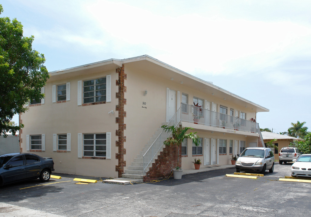 360 SE 12th Ave in Deerfield Beach, FL - Building Photo