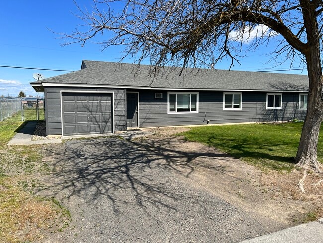 property at 1219 Arlington Dr