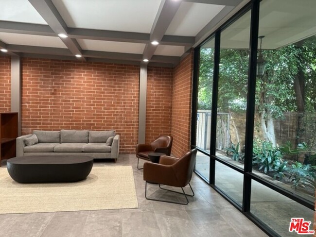 11750 W Sunset Blvd in Los Angeles, CA - Building Photo - Building Photo