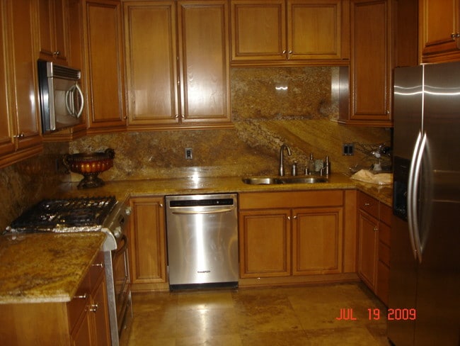 property at 5255 Hermitage Ave