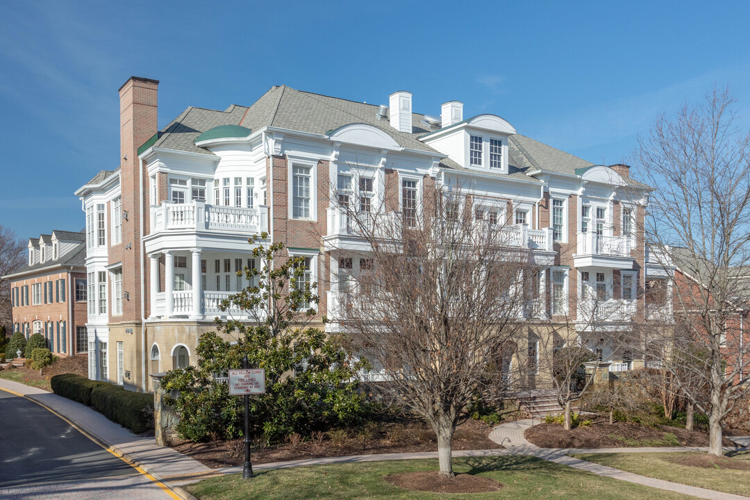 Evan Farm Condos in McLean, VA - Foto de edificio