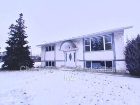 15424-15499 99 Ave NW in Edmonton, AB - Building Photo