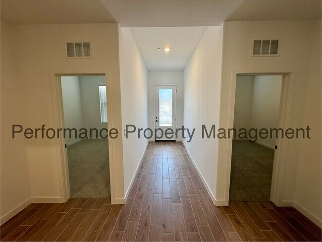 8403 Killary Hbr Ave in Bakersfield, CA - Building Photo - Building Photo