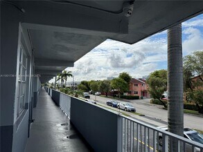 11195 SW 1st St in Miami, FL - Building Photo - Building Photo
