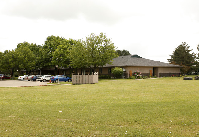 Glenwood in Fowlerville, MI - Foto de edificio - Building Photo